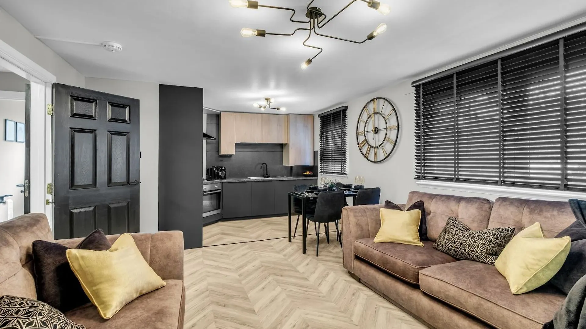 Freeparking-City Centre-Comfy-No Lez Zone-High Spec Aberdeen