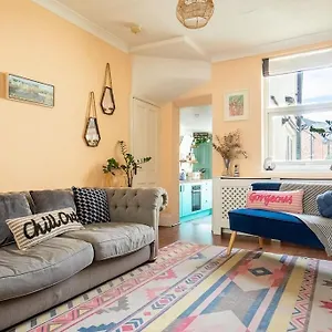 https://bridge-terrace-spacious-living-area-well-designed-wood-burner.yorkshirehotels.net